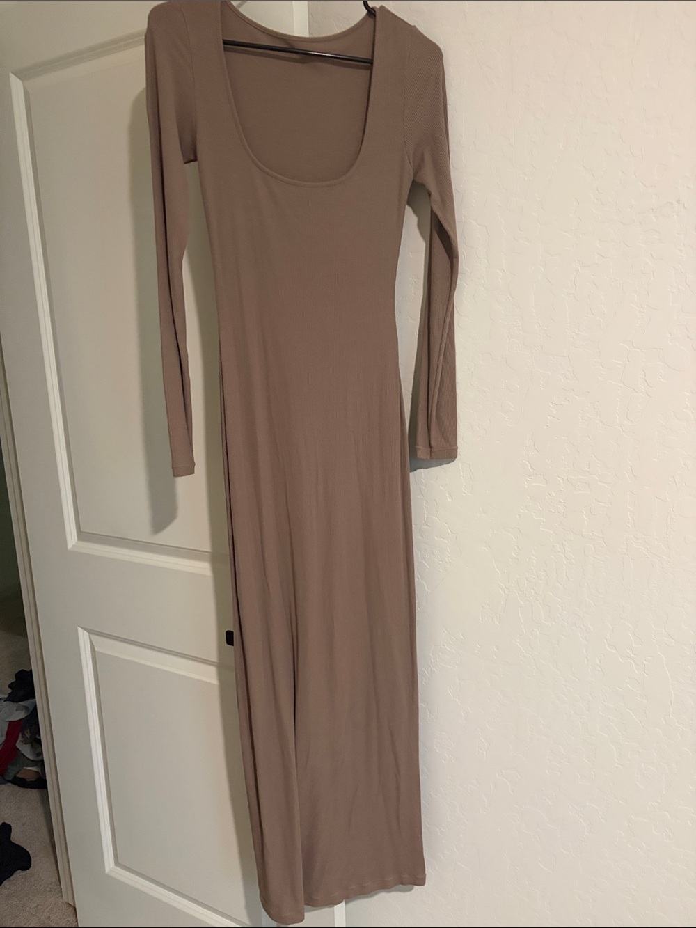 Long Scoop-Neck Taupe Maxi Dress - Unbranded
